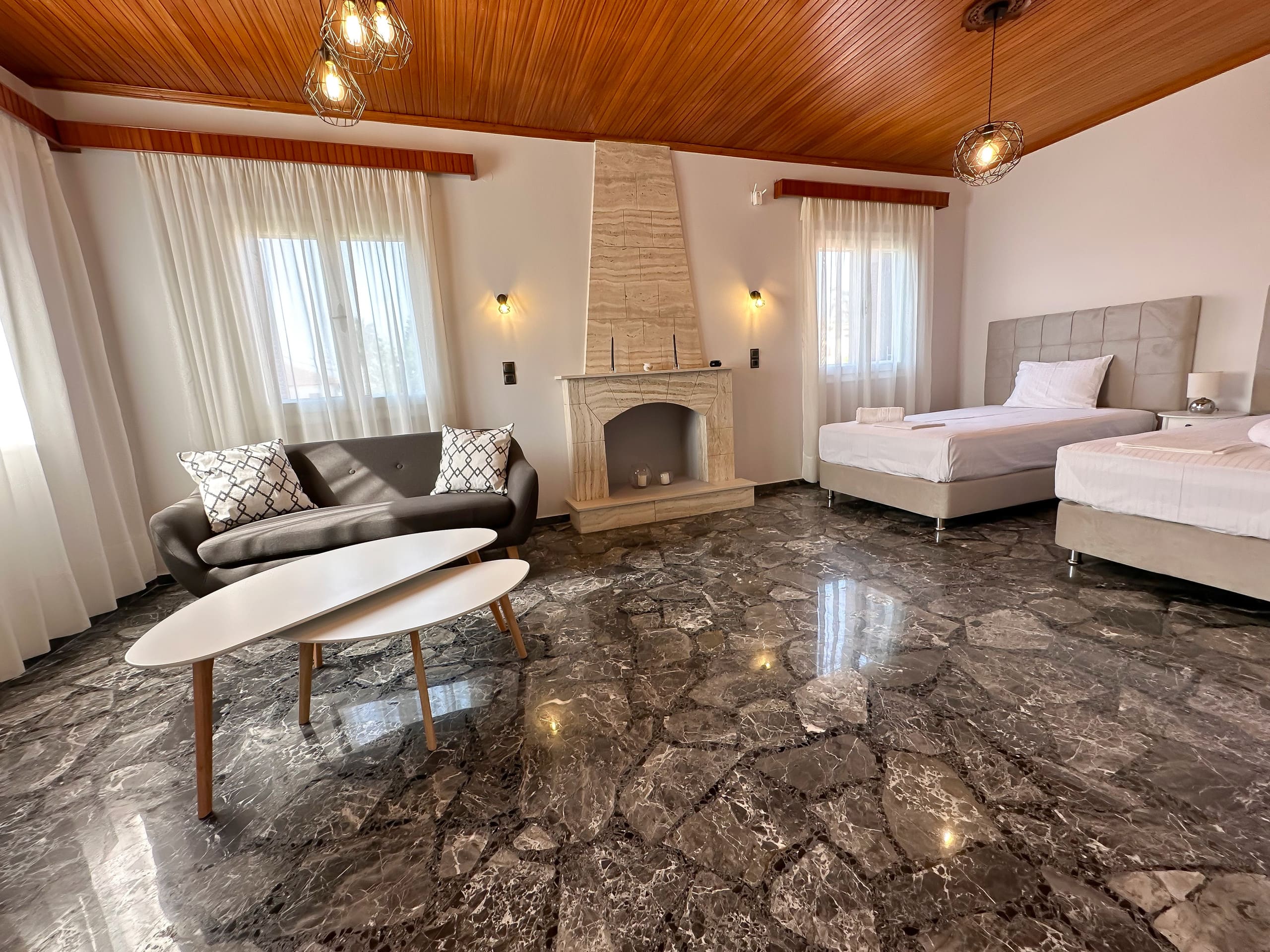 Καθιστικό και δεύτερο υπνοδωμάτιο στο Magdalini House